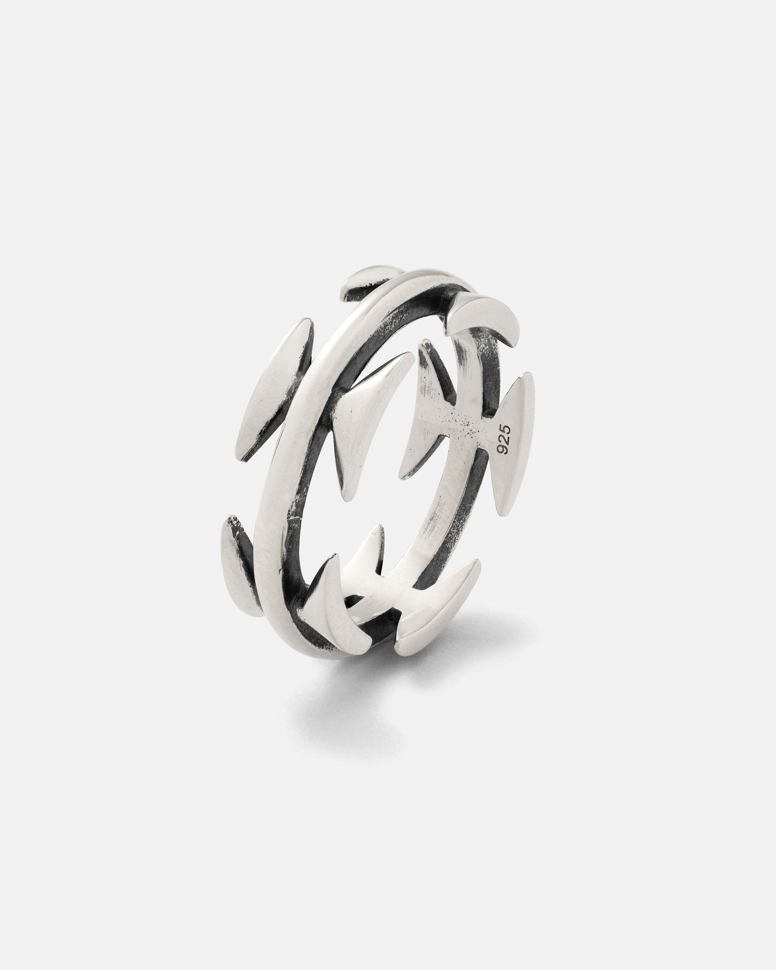 The 925 Sterling Silver Razor Wire Ring features a jagged, pointed design inspired by tattoo jewelry and razor wire. Crafted in sterling silver with an oxidized finish, it’s stamped “925” for authenticity.
