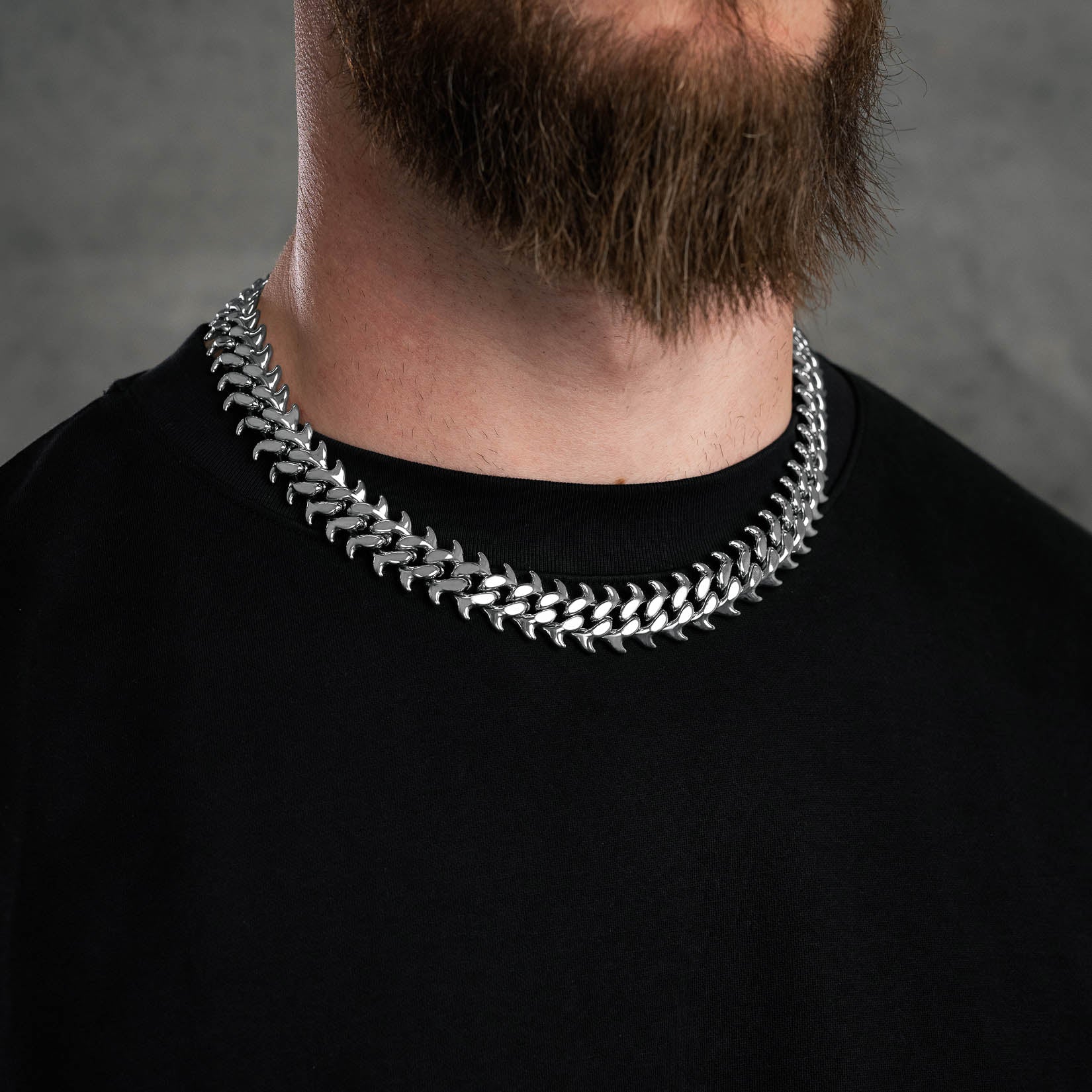heavy cuban chain with curved spikes