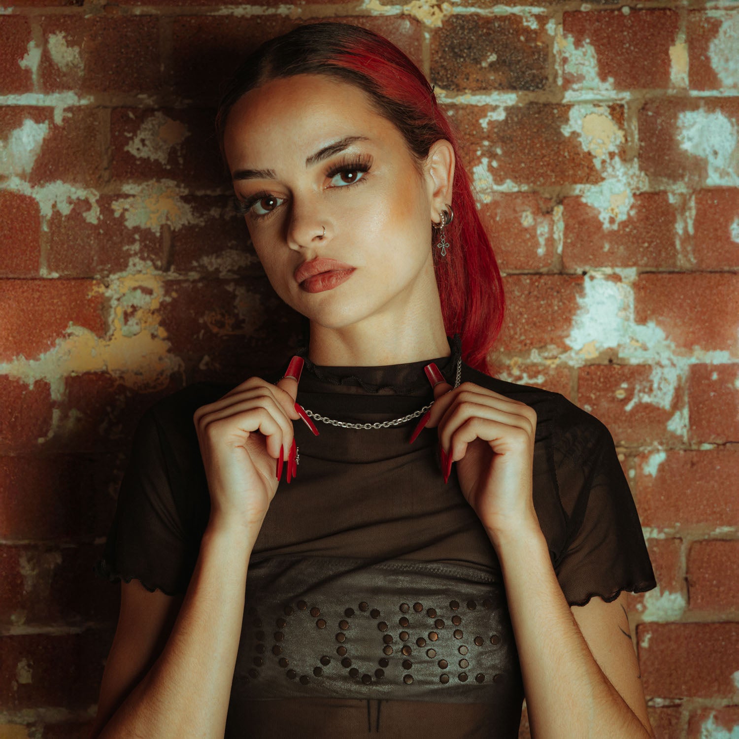 4.5mm cable chain in sterling silver on female model with black mesh t shirt and red nails