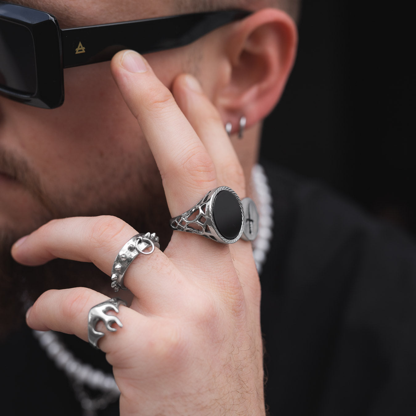 Onyx signet ring with lattice patterns on side by statement collective
