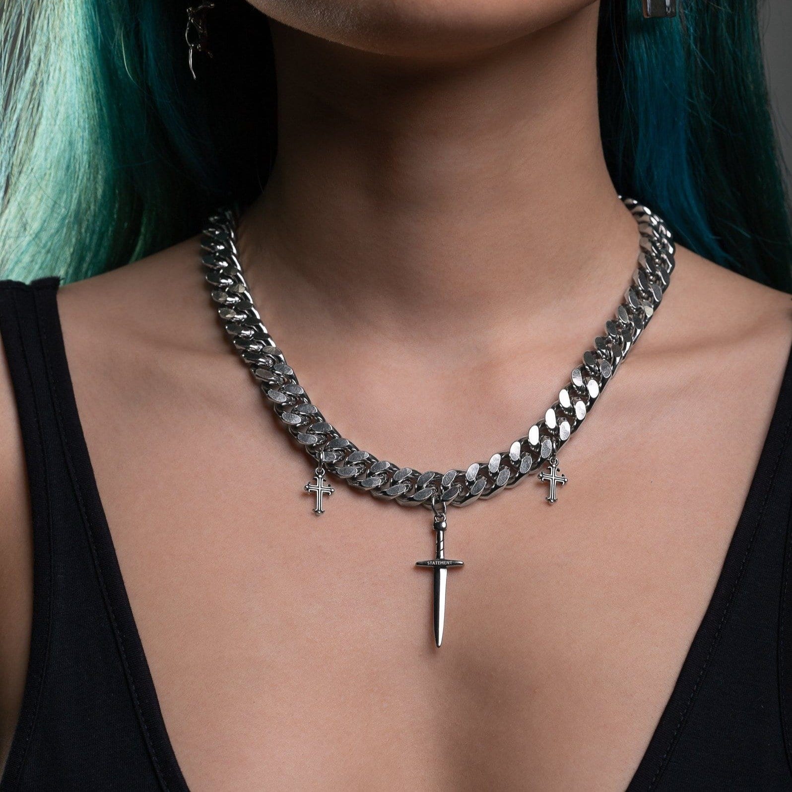 Cuban Link Chain Necklace With Dagger Pendants_04