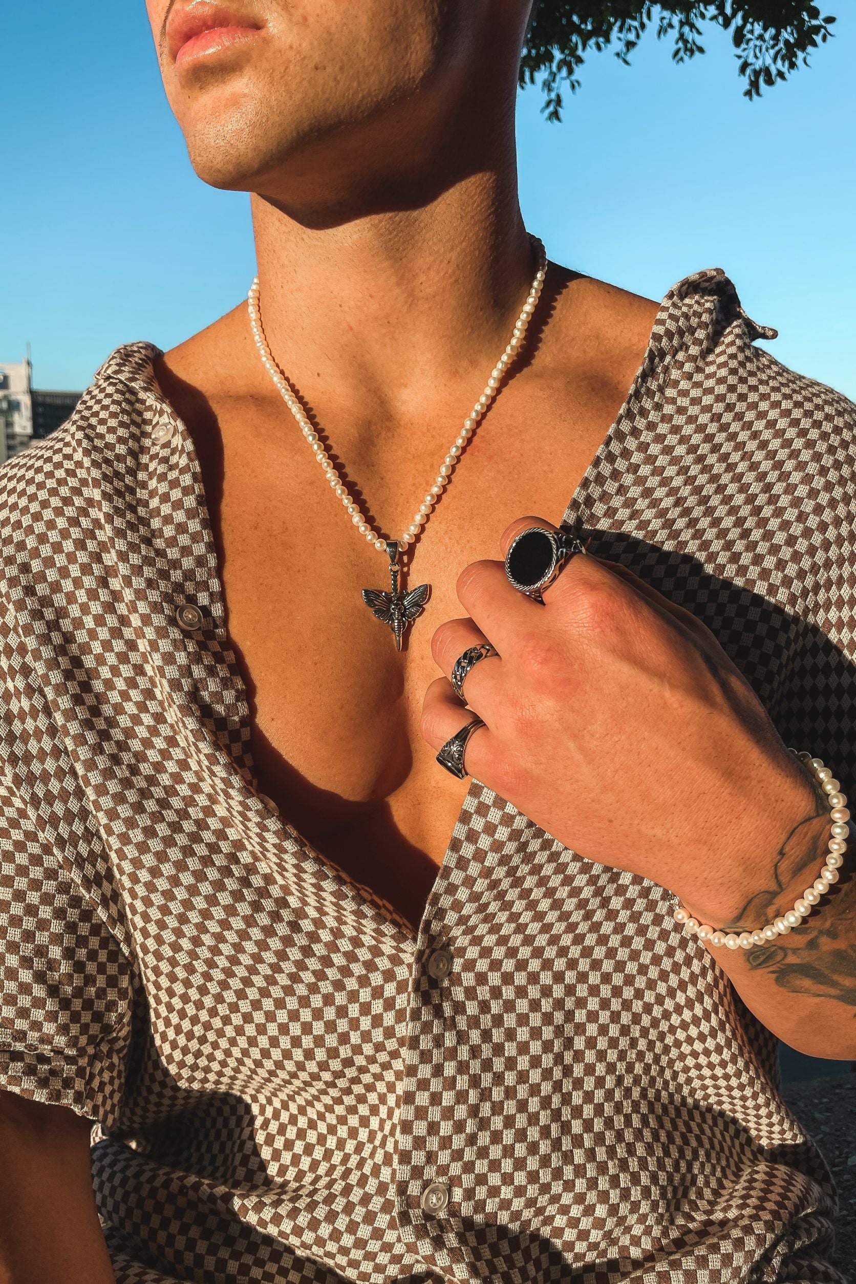 How To Tell If Pearls Are Real: A Foolproof Guide To spot Fake Pearl Necklace