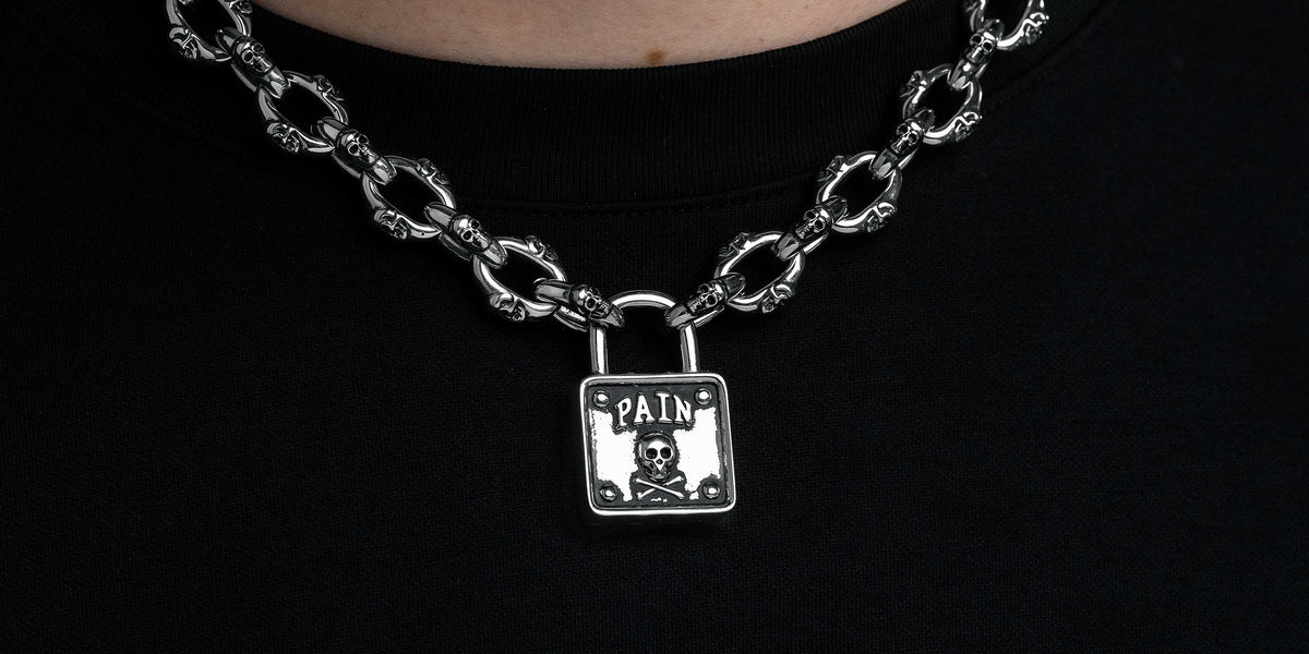 Mens necklace with skulls