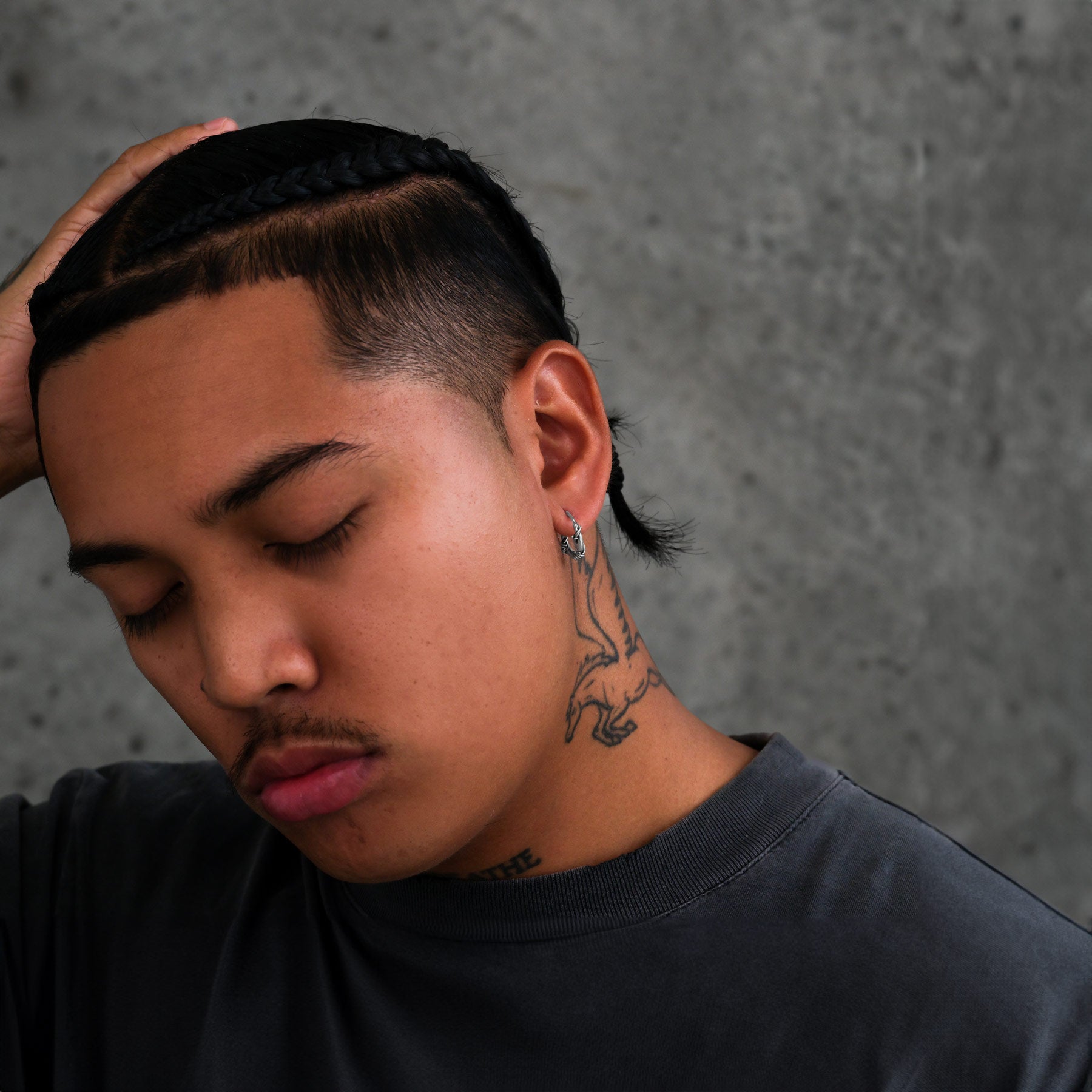 Men's hoop earrings in silver with barbed wire chain