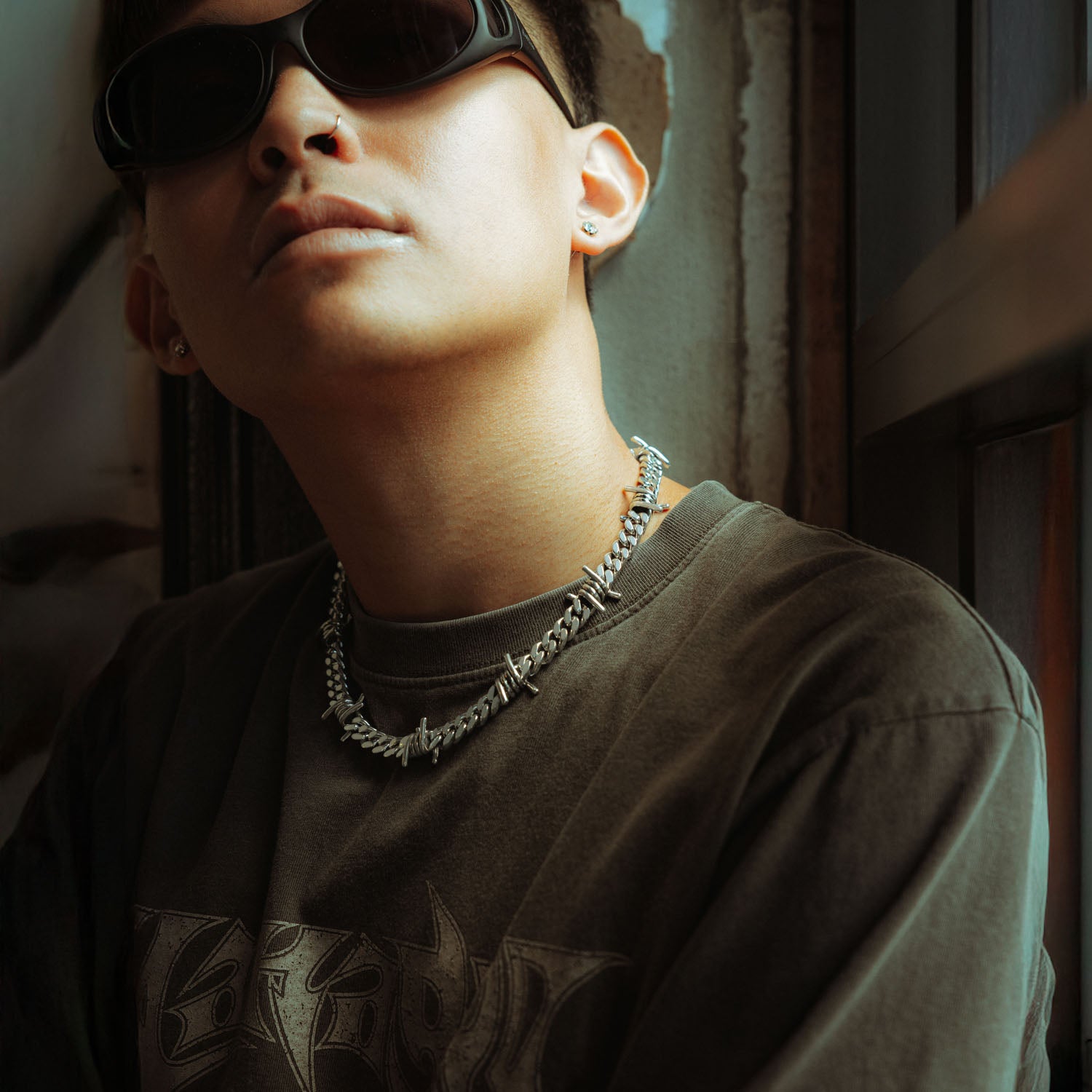 Sterling Silver 9mm Barbed wire chain on male model in grey shirt and sunglasses 