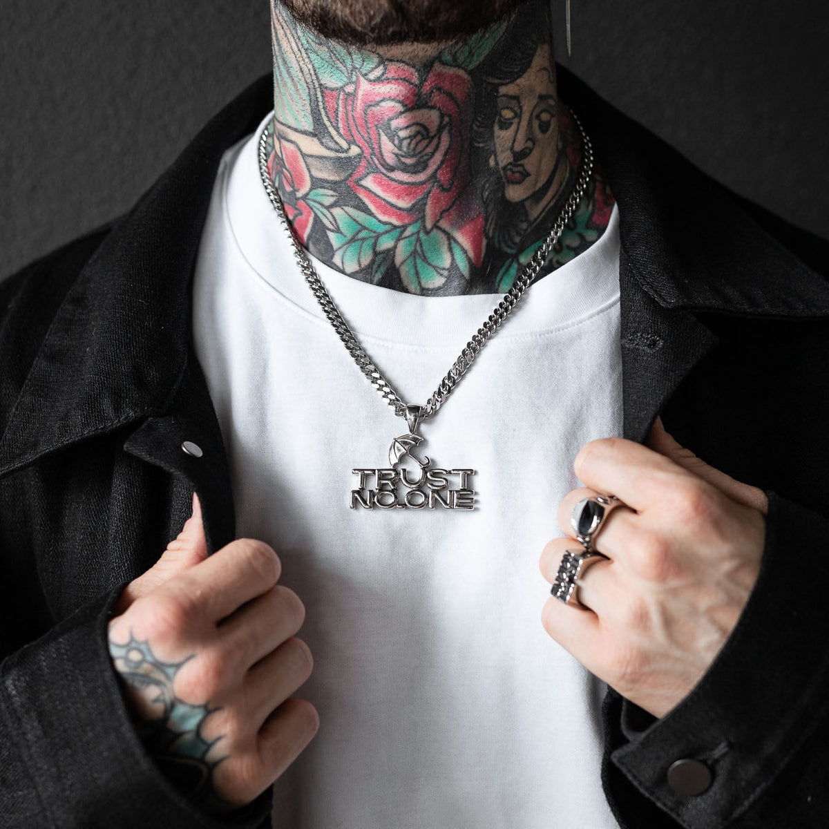 NO.ONE NETWORK X STATEMENT &quot;TRUST NO.ONE&quot; Pendant Accessories STATEMENT 