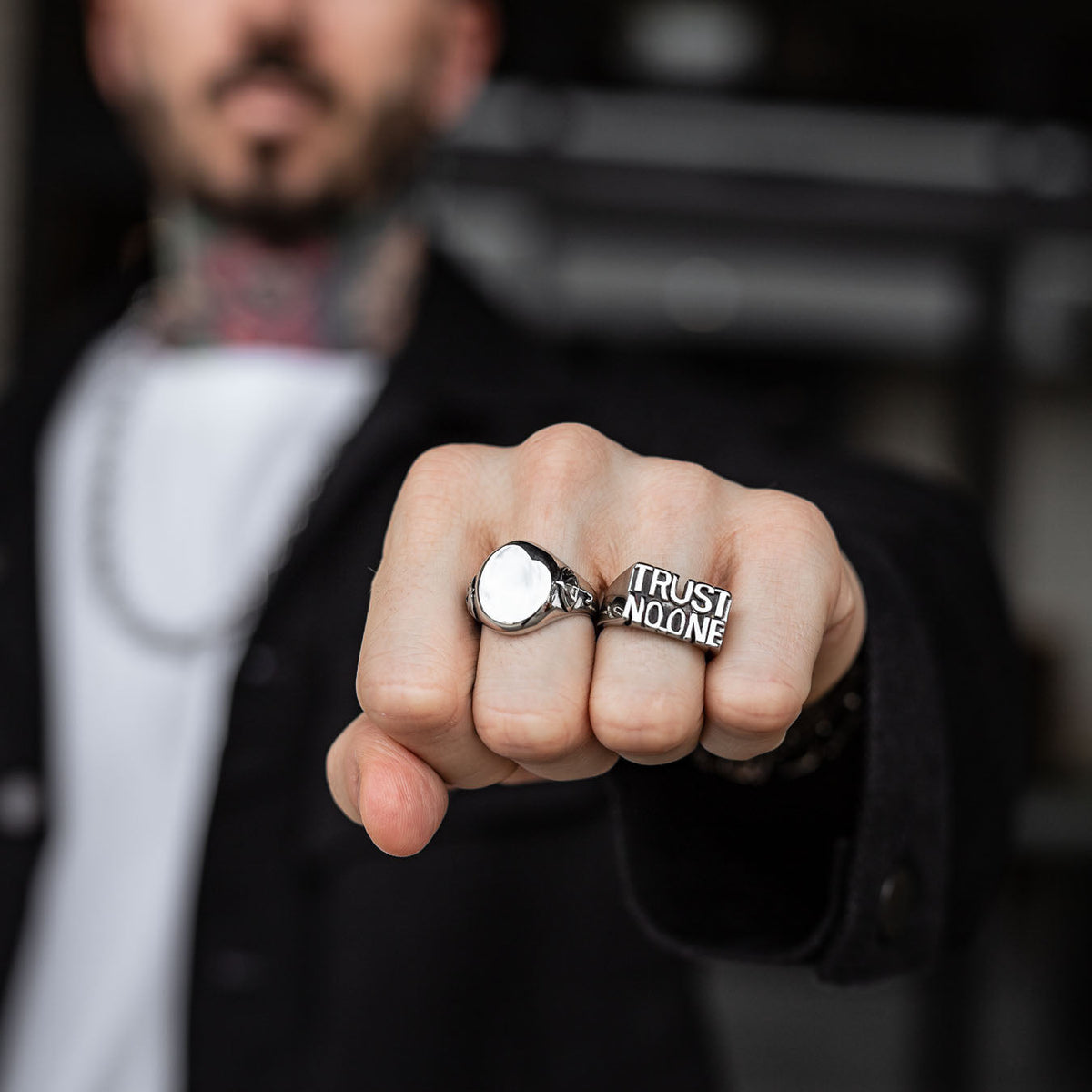 NO.ONE NETWORK X STATEMENT &quot;TRUST NO.ONE&quot; Signet Ring Accessories STATEMENT 